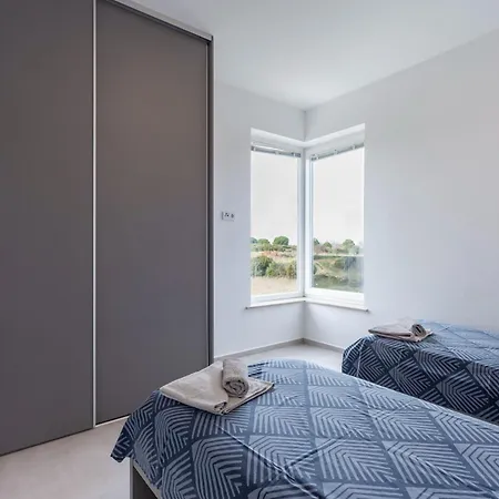 Sang Near The - Happy