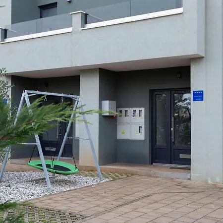 Sang Near The - Happy Pula