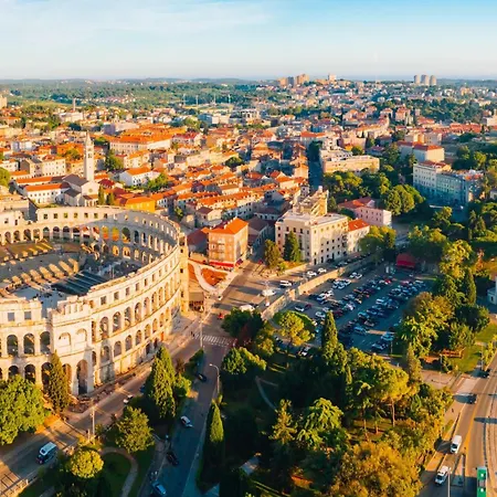 Sang Near The - Happy * Pula