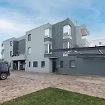 Apartman Sang Near The - Happy