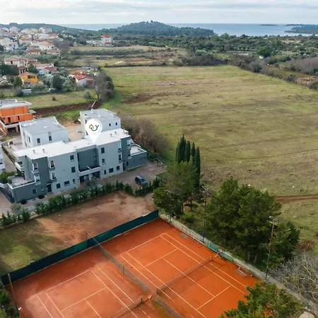 Sang Near The - Happy *