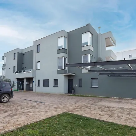 Apartment Sang Near The - Happy