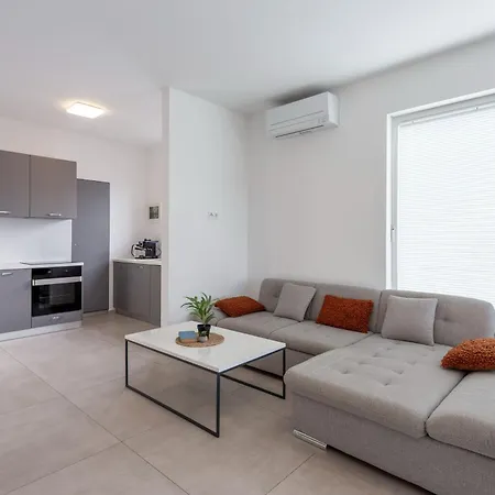 Apartment Sang Near The - Happy