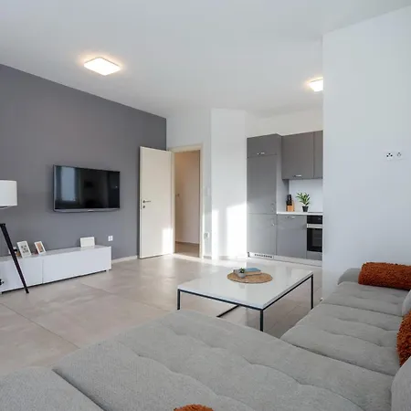 Sang Near The - Happy Lägenhet *