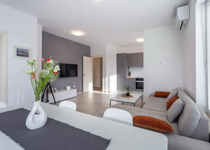 Sang Near The - Happy * Pula