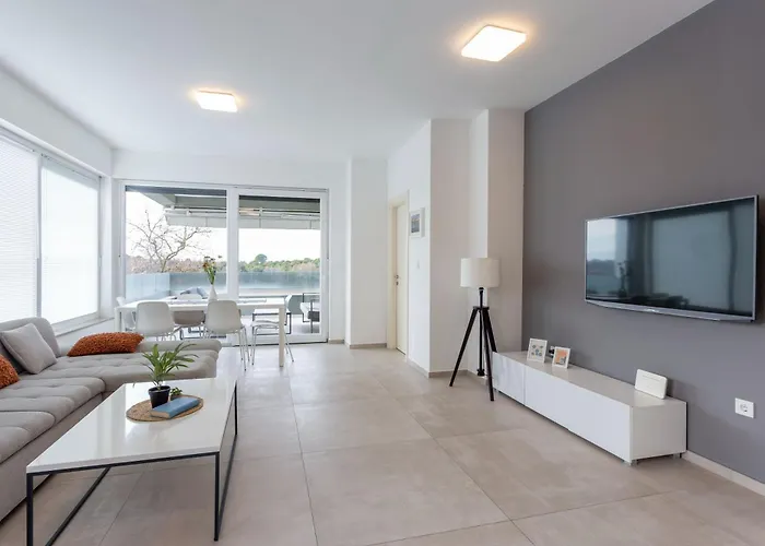 Sang Near The - Happy Lägenhet *