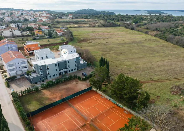 Sang Near The - Happy *