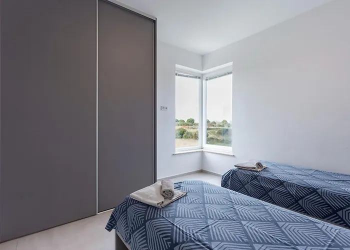 Sang Near The - Happy