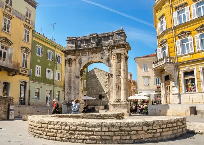 Sang Near The - Happy Apartment Pula